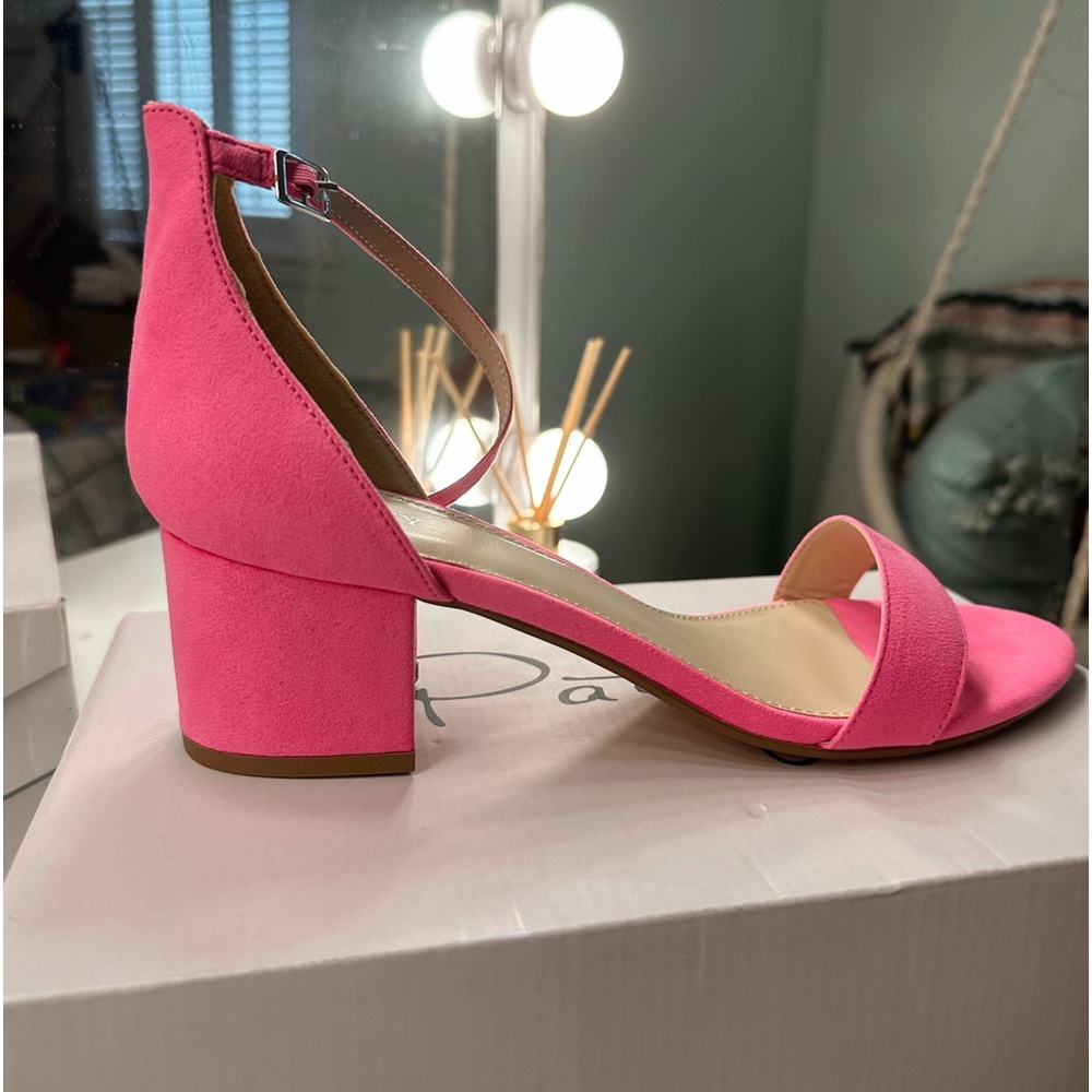PINK HEELS (2.25 IN.) SIZE 9